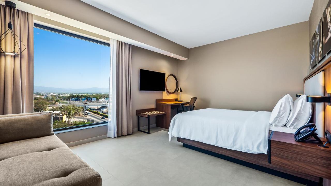 Hampton Inn By Hilton Нуэво-Вальярта Экстерьер фото