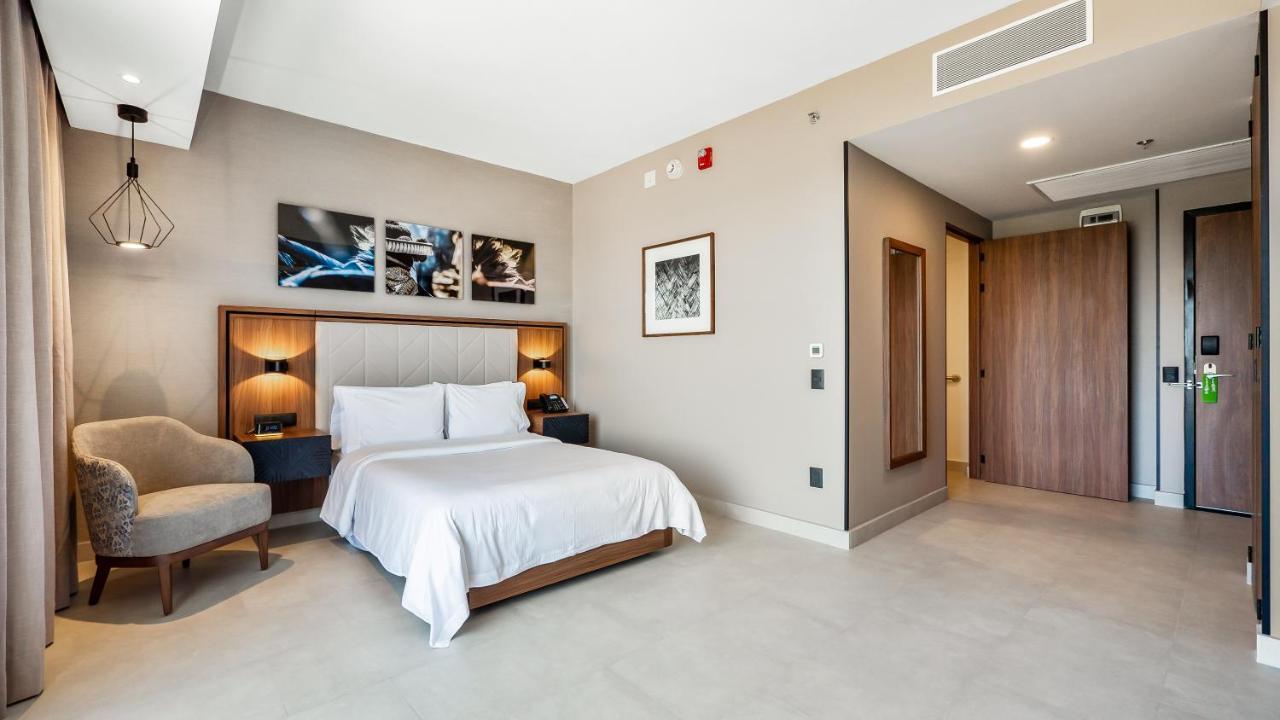 Hampton Inn By Hilton Нуэво-Вальярта Экстерьер фото