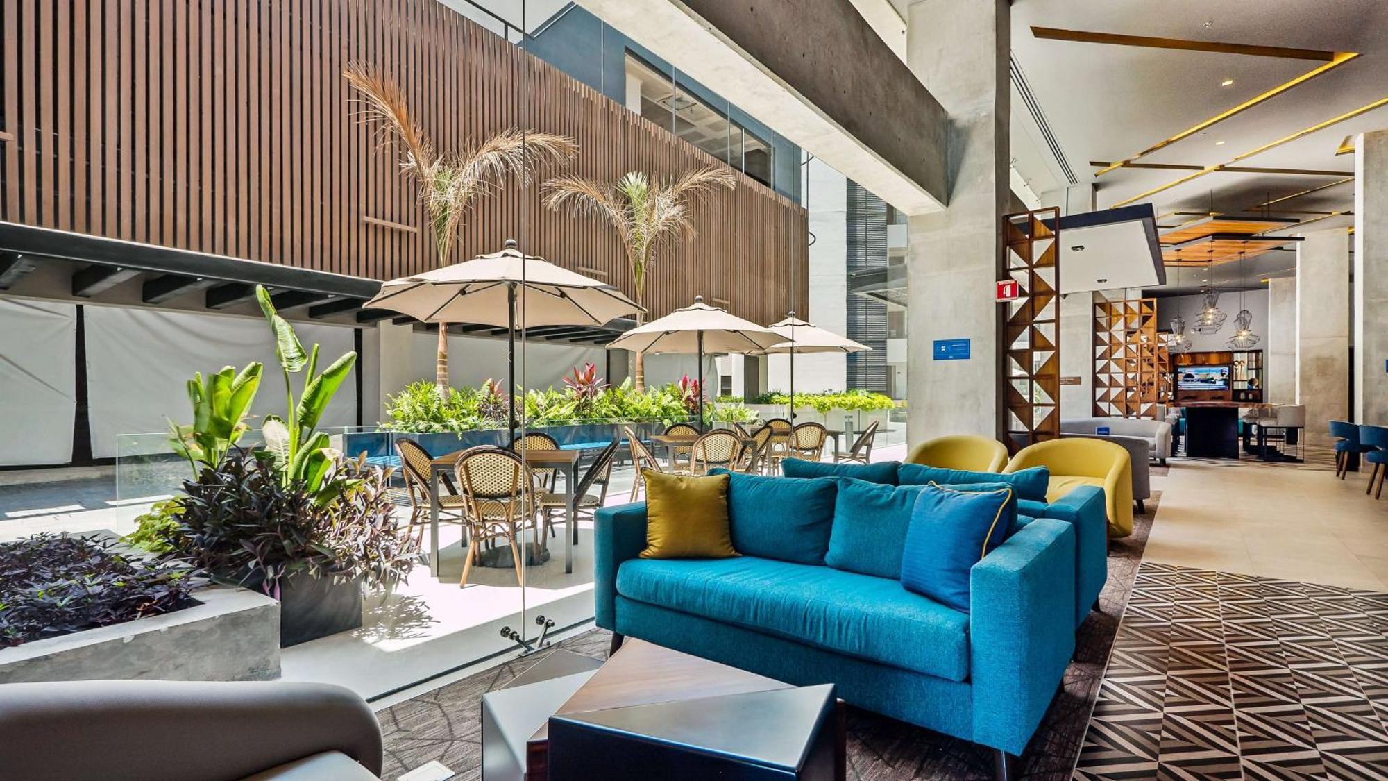 Hampton Inn By Hilton Нуэво-Вальярта Экстерьер фото